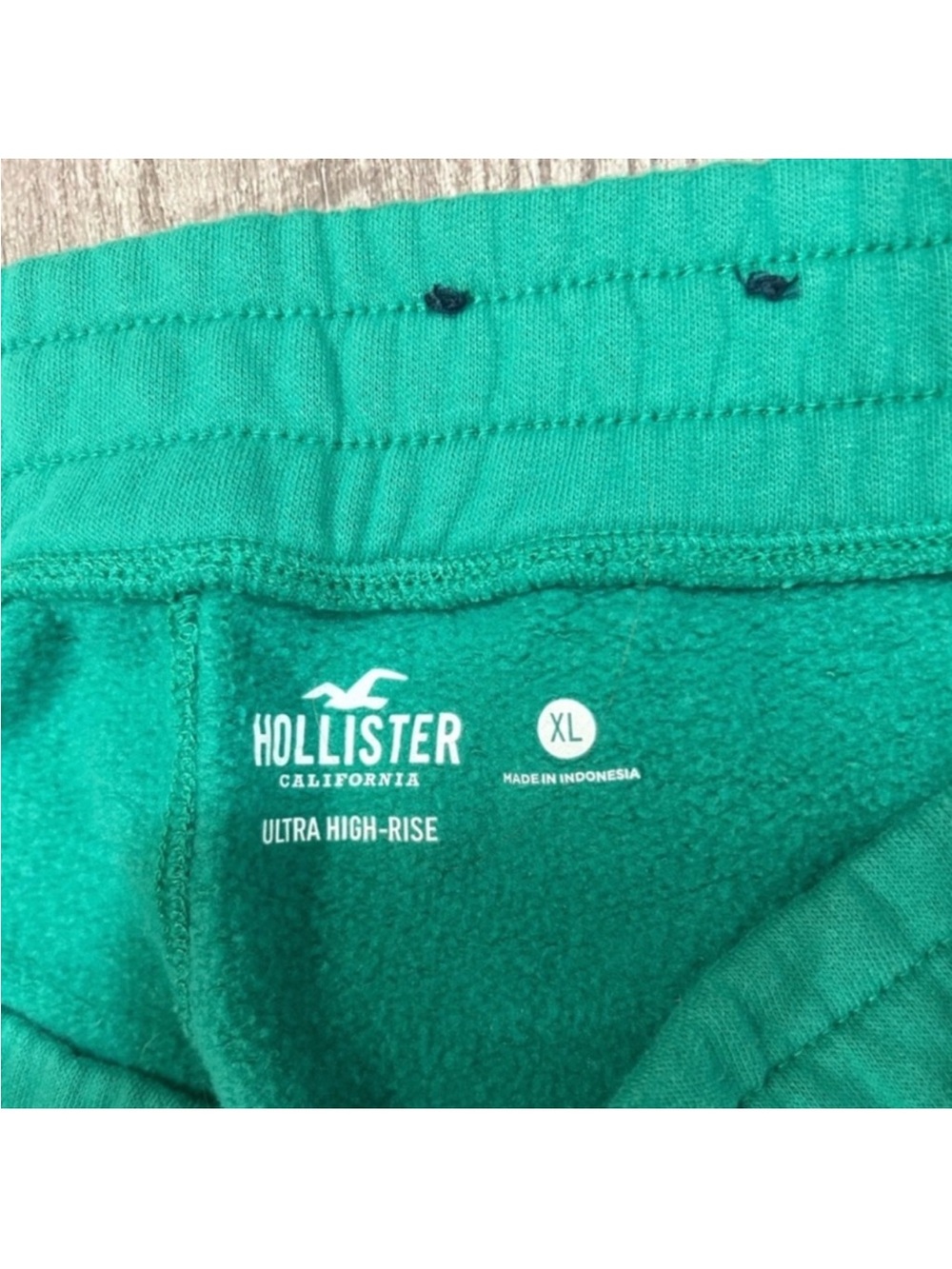 Hollister Green Sweat Shorts - Picture 2 of 2